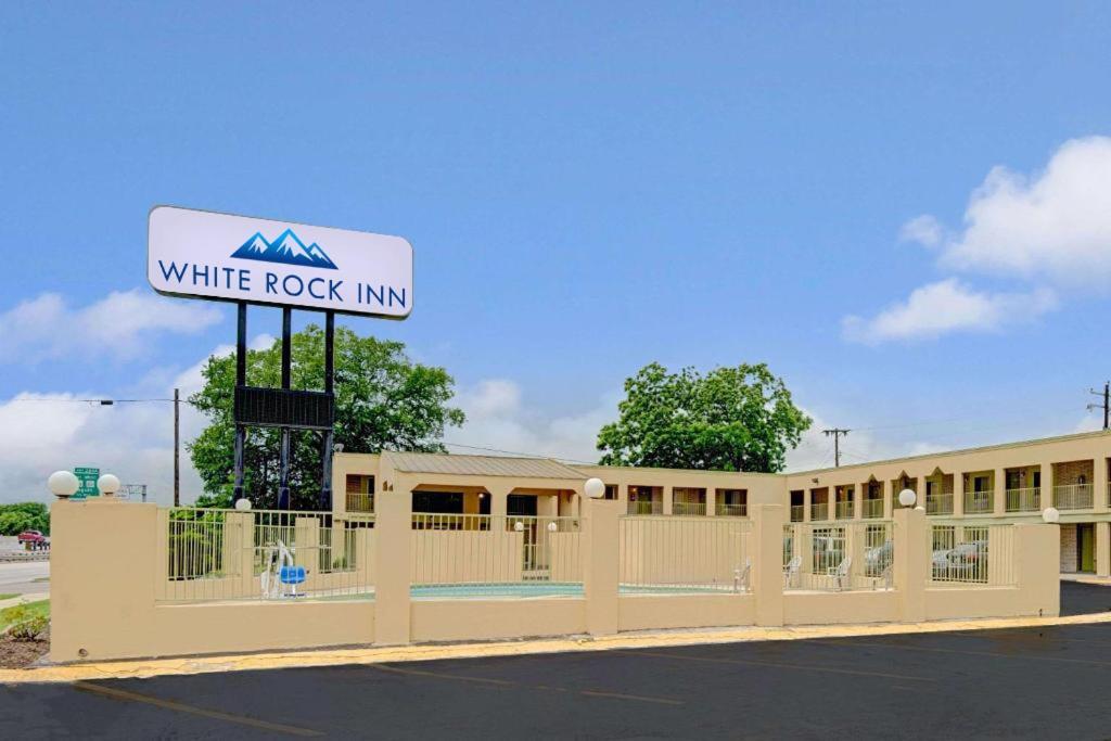 White Rock Inn San Marcos Exteriör bild